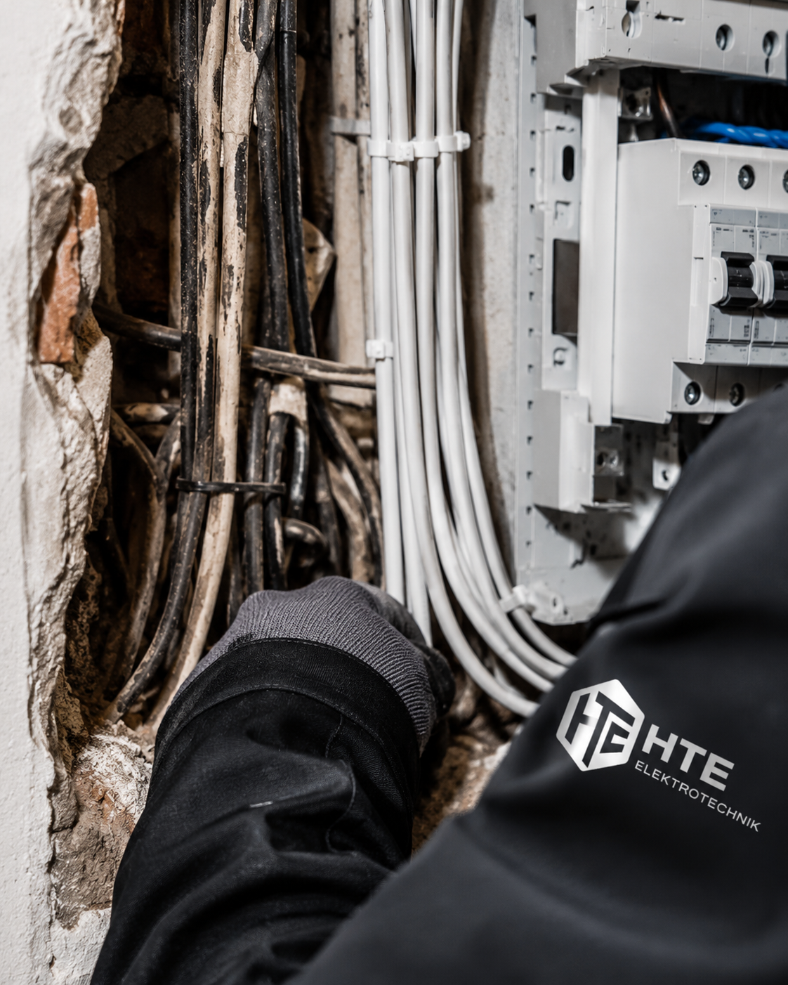 Elektrosanierung in Hamburg für Altbau, Wohnung und Gewerbe: HTE modernisiert Leitungen, Sicherungen und Anlagen fachgerecht.