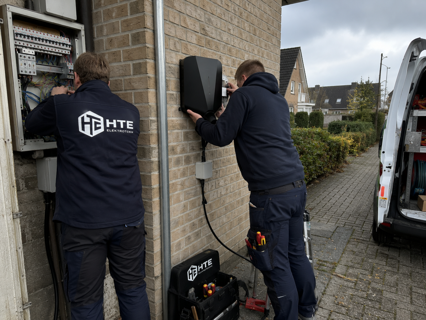 Wallbox in Hamburg installieren lassen: HTE plant und montiert Ladelösungen für Zuhause, Gewerbe und Flotten sicher und fachgerecht.