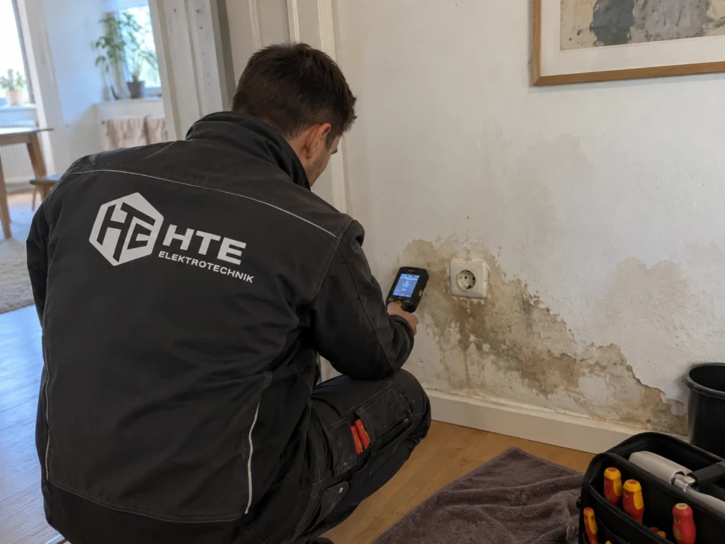 Wasser in Steckdose oder Wand: Wann darf der Strom nach einem Wasserschaden wieder eingeschaltet werden?